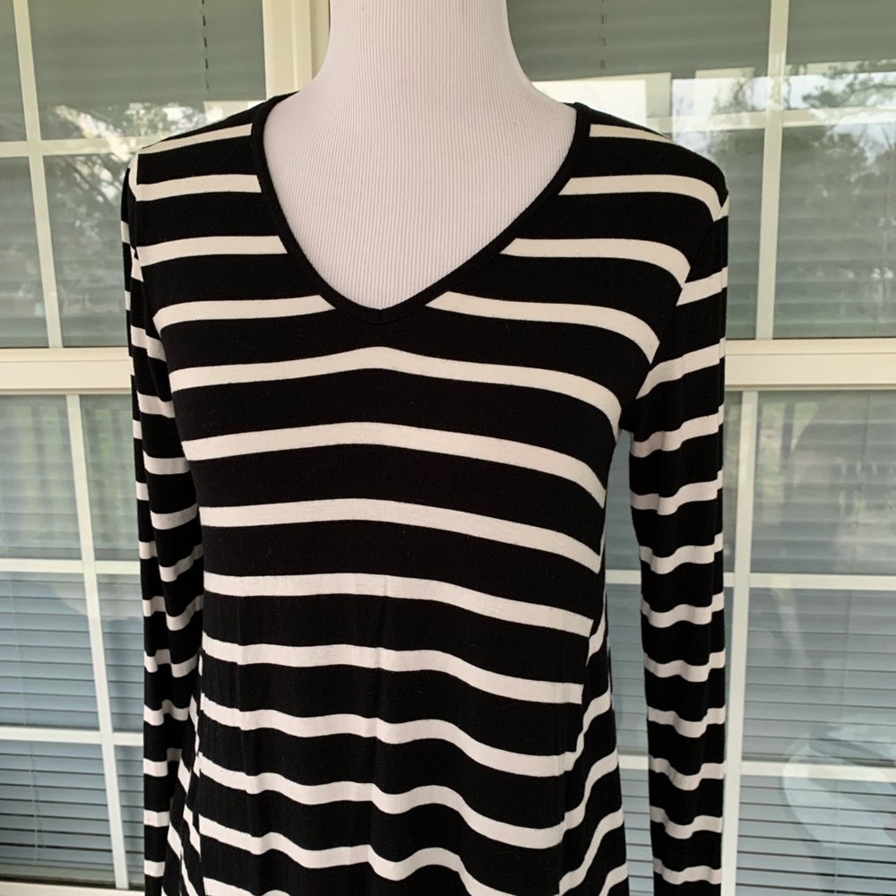 Roz & Ali V-Neck Top Size S - Picture 2 of 8